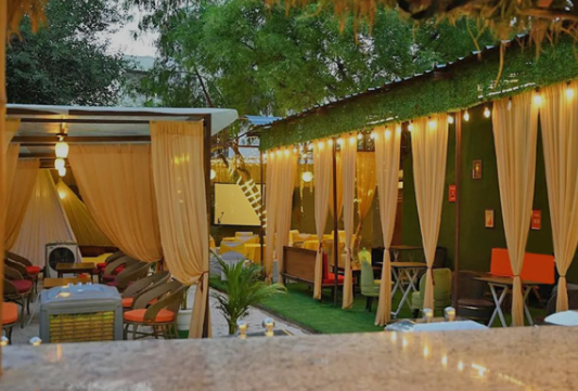 5+ Best Cafés in Noida:  